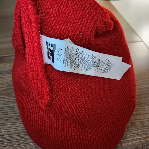 DC Shoes Big Star Red Beanie - Picture 5 of 8